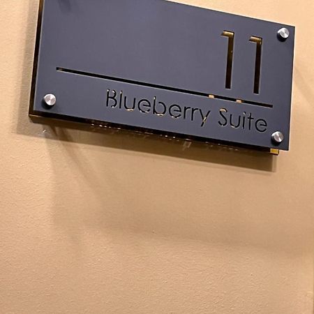 The Blueberry Hotel Pontypridd Esterno foto
