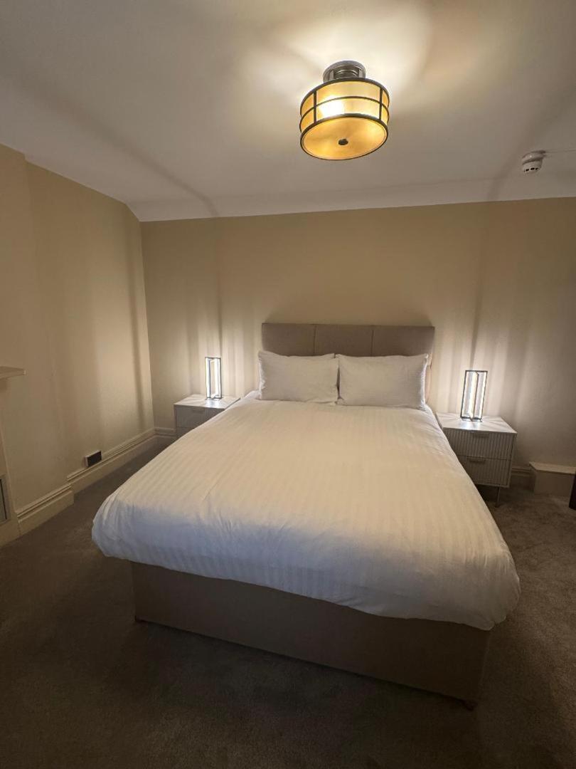 The Blueberry Hotel Pontypridd Esterno foto