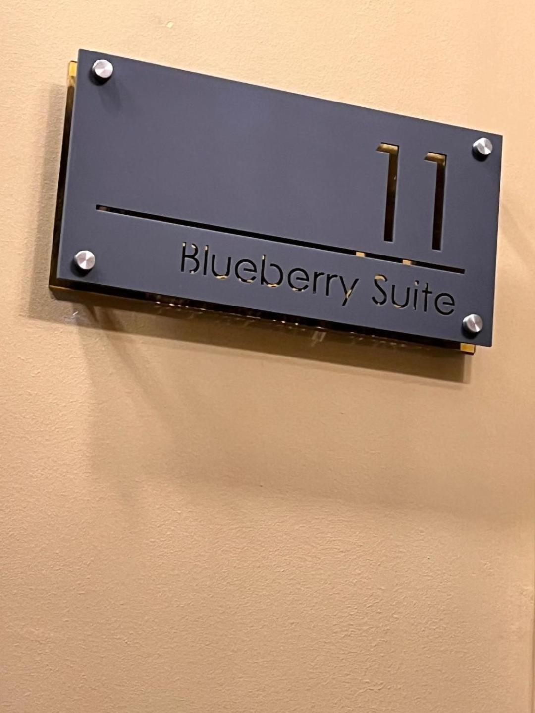 The Blueberry Hotel Pontypridd Esterno foto
