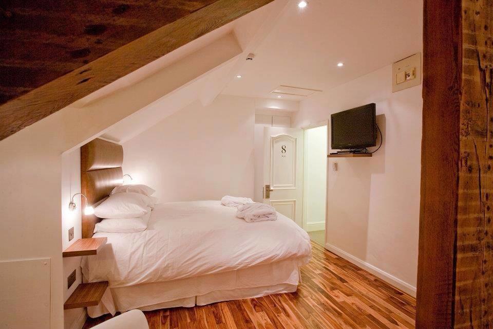 The Blueberry Hotel Pontypridd Esterno foto