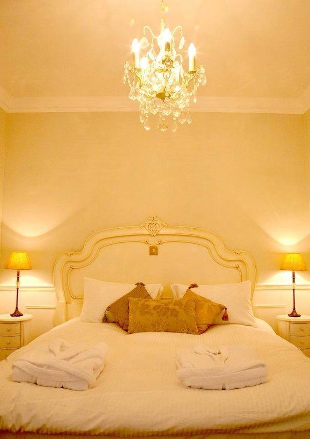 The Blueberry Hotel Pontypridd Esterno foto